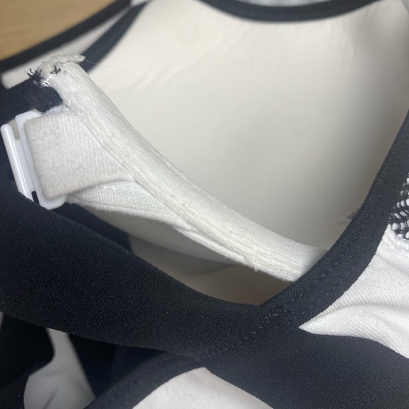 VSX Victoria’s Secret Sports Bra size 36B - Picture 6 of 7